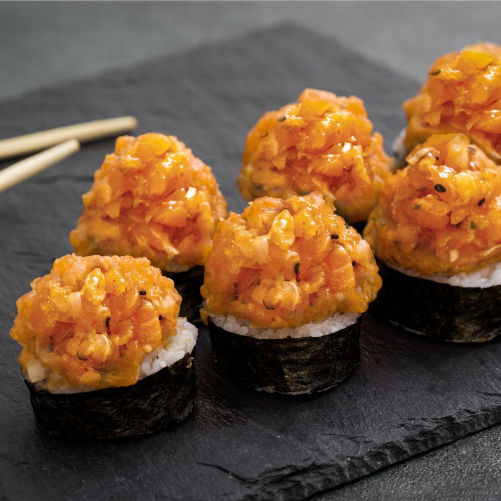 Maki z tatarem z łososia