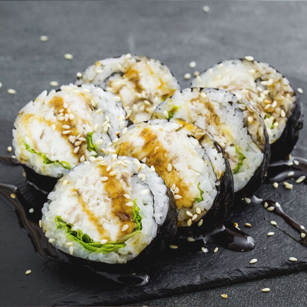 Maki z pieczonym okoniem
